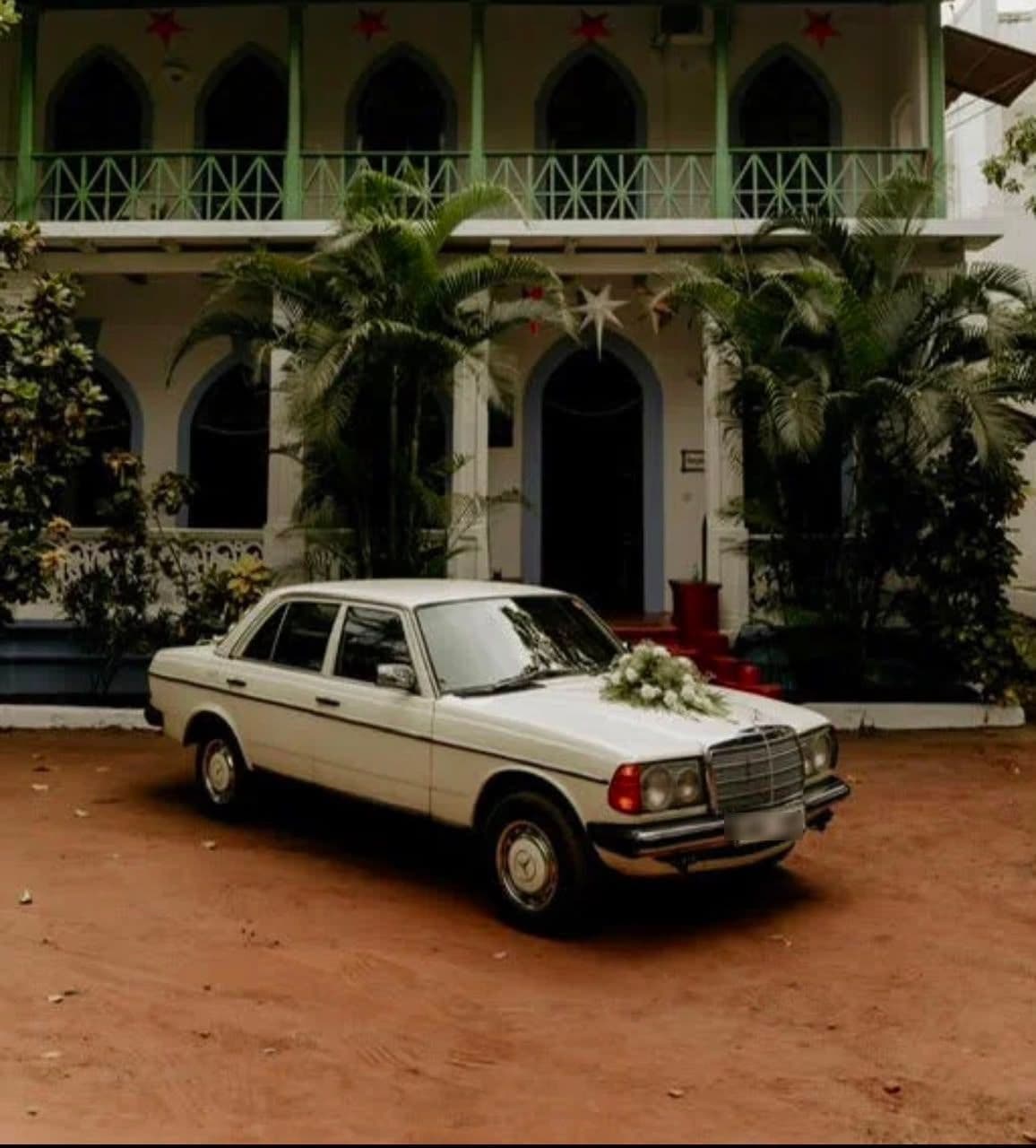 Vintage Mercedes W123 — White